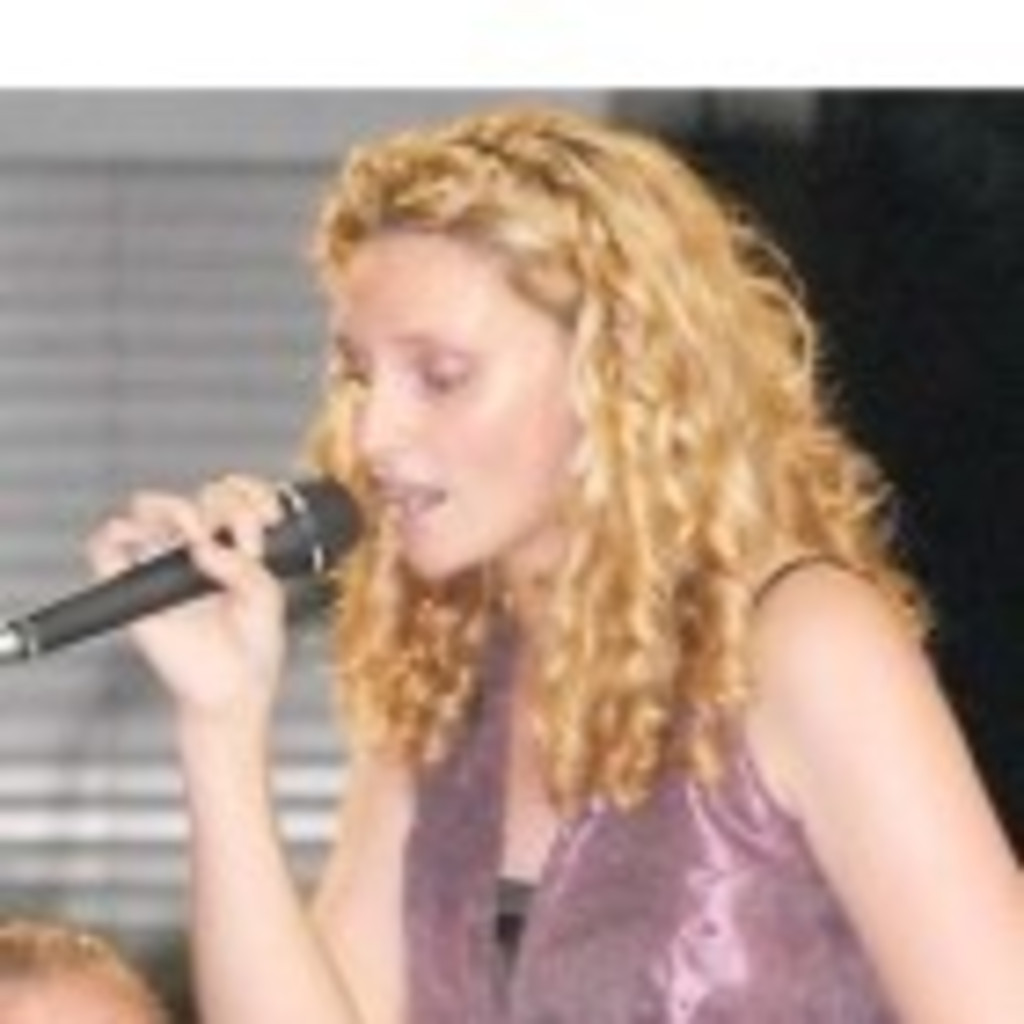 Stefania Bonometti Insegnante di canto moderno, cantante Accademia