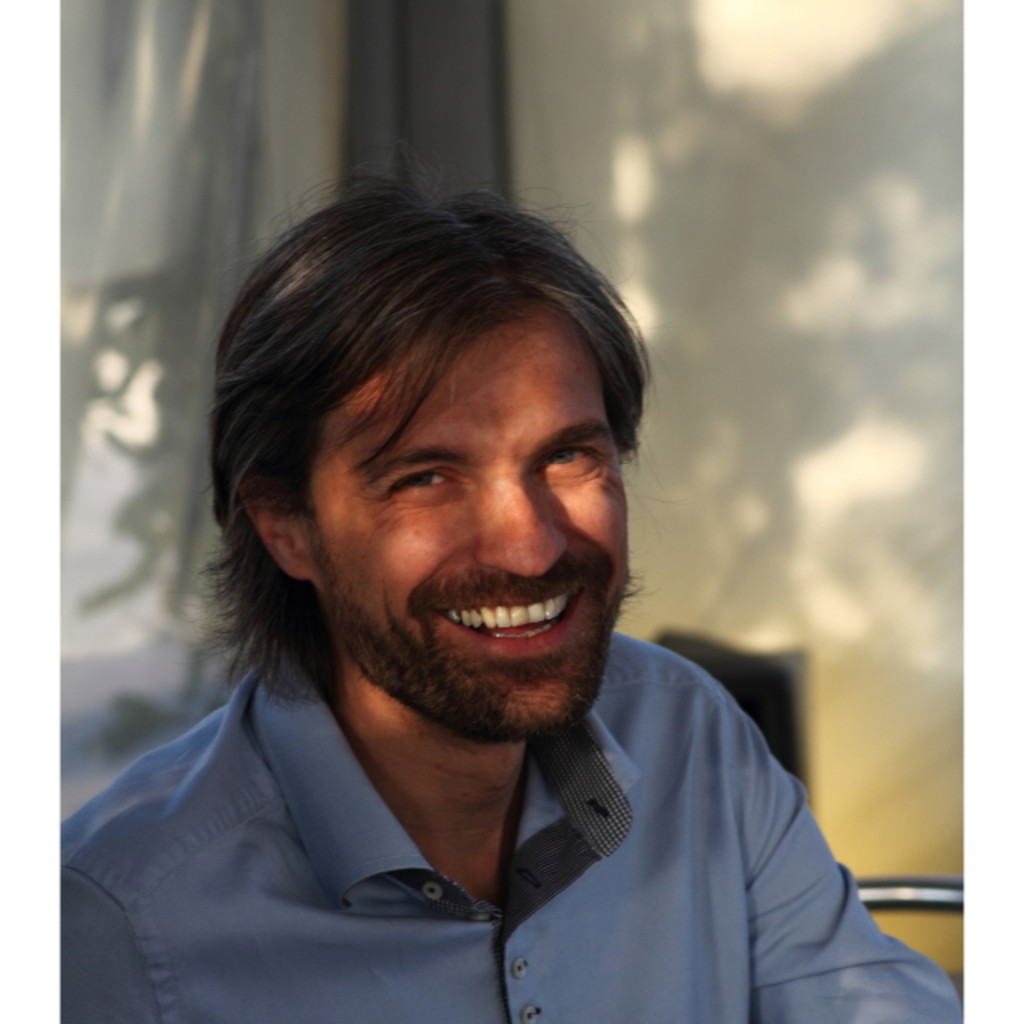 Dr. Nicola Fracassi Geschäftsführer FAR Networks GmbH XING