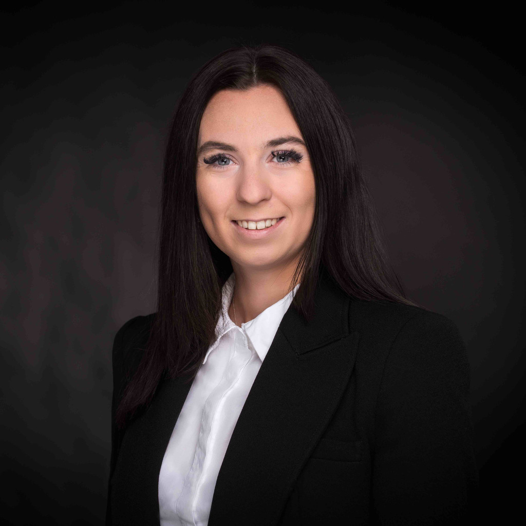 lena-r-pke-relationship-manager-american-express-xing