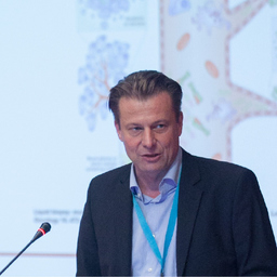 Dr. Thomas Schlange