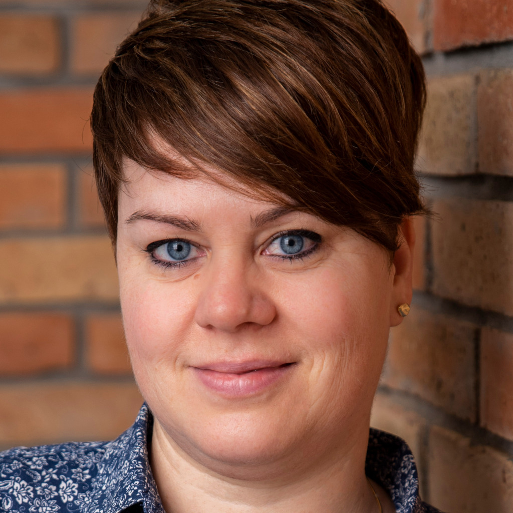 Edit Farkas Personalberaterin Man at Work XING