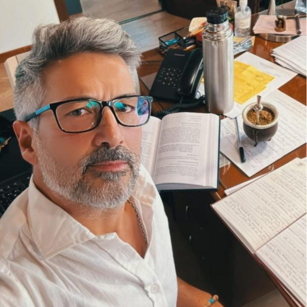 Seamus Sigurd Teacher Apex design and build XING