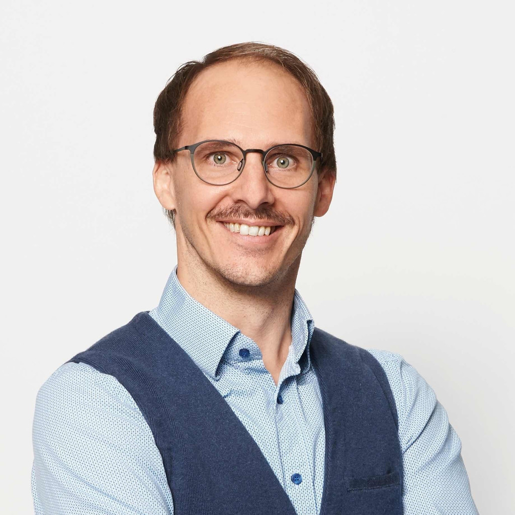 Peter Bätscher Senior Product Manager Johnson & Johnson DePuy