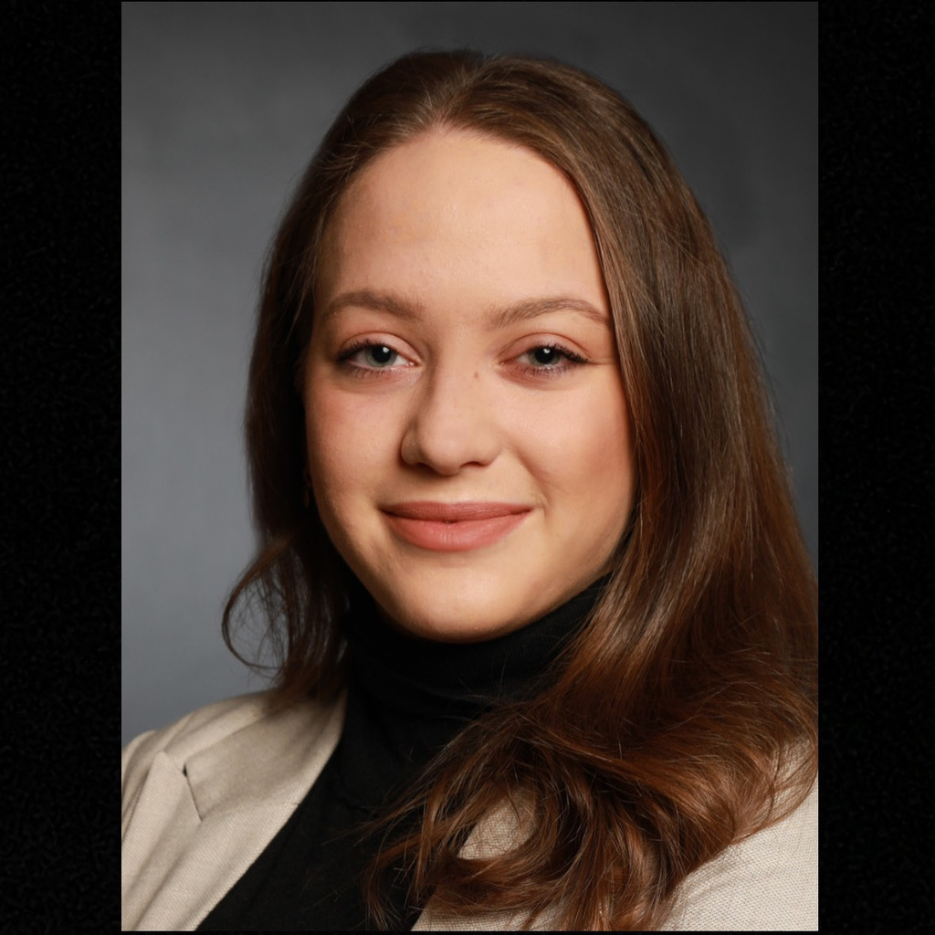 Azize Yadag Junior Business Controller Akkodis XING