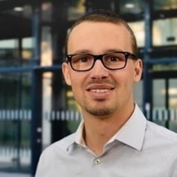 Dr. Oliver Hering