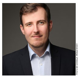 Dr. Daniel Szopinski