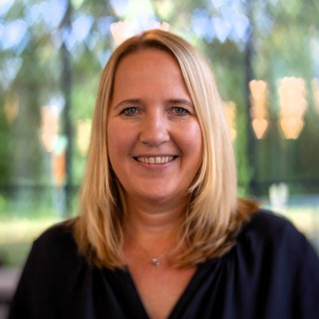 Sandra Head of HR Reporting Business Reporting and Services