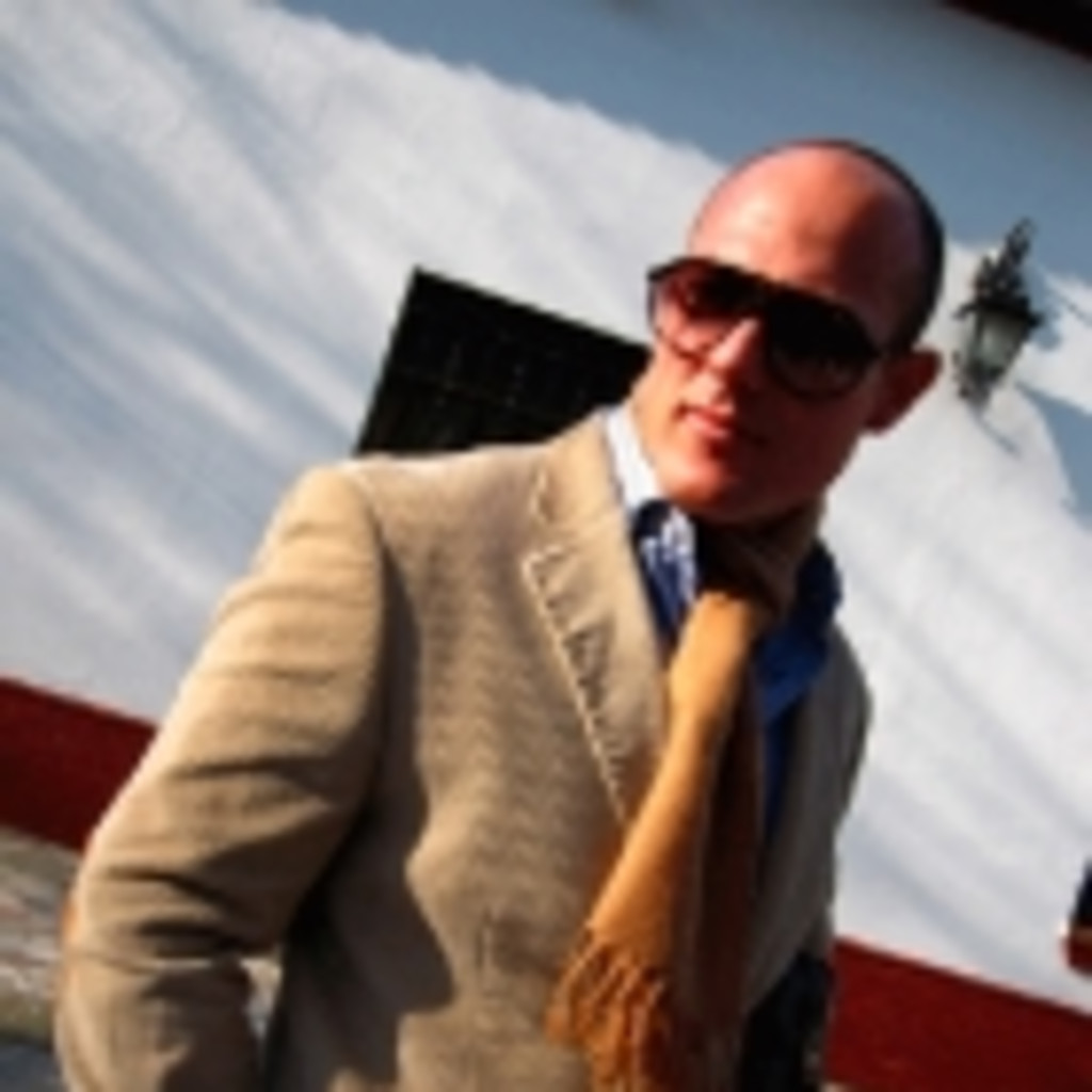 Alejandro González Guerrero Adj. Dirección Comercial Grupo Arelance