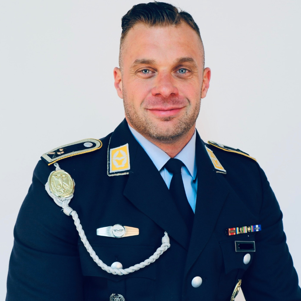 Julien Philipp Manuel Schneider - EinsKp MN KdoOpFü - Bundesministerium ...