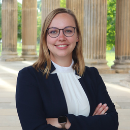 Dr. Janine Golchert