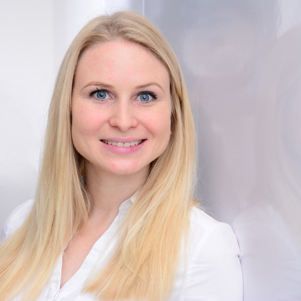 Luzia Kuhn HC Recruitment & Marketing PwC, Switzerland XING