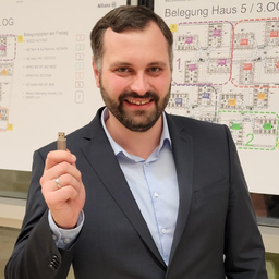 Dr. Lukas Haefner