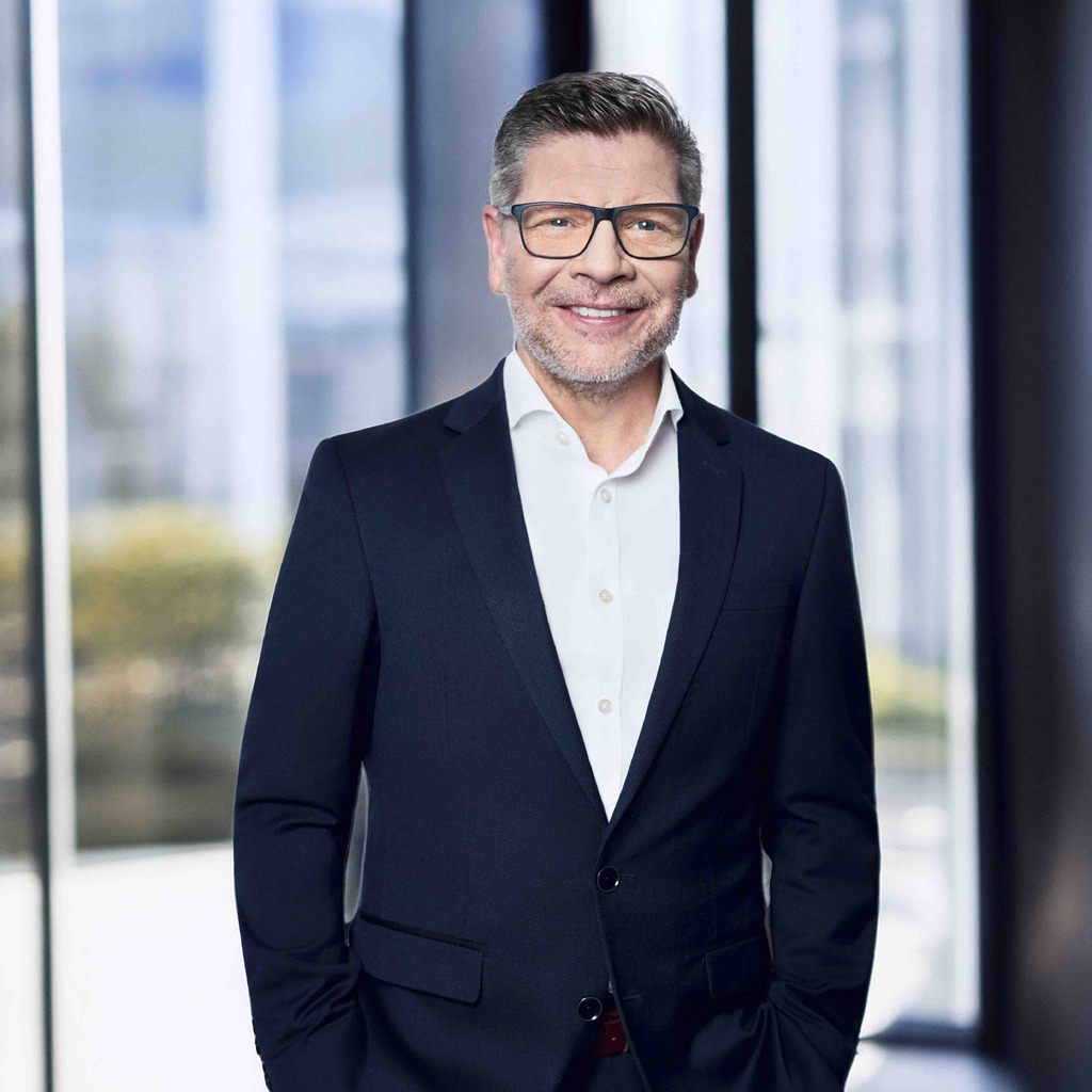 Dr. Frank Hornung Chief Executive Officer (CEO) Edelmann Group XING