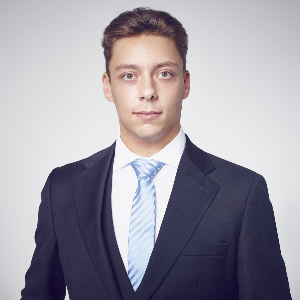 Alexander Graf von BethusyHuc Business Partner Corporate Controlling