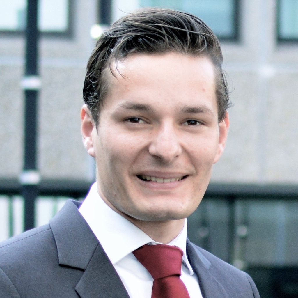 Maurits Van Den Berg - Analyst - CBRE Hotels Germany & CEE | XING