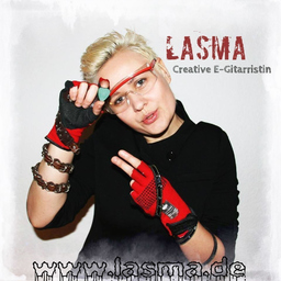 LASMA E-Gitarristin