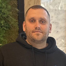Adrian  Makuchowski 