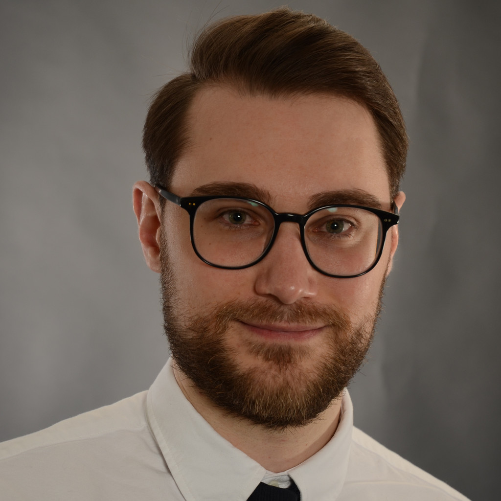 Benedikt Böhm Assistant Manager Hollister Co. XING