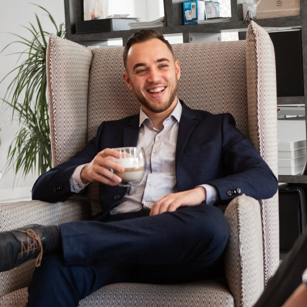 Marco Petrosino Agenturleiter Deutsche Vermögensberatung XING