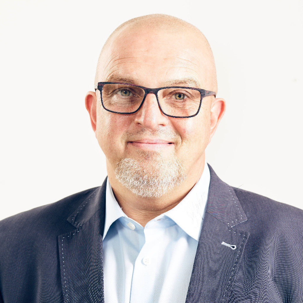 Stefan Kessler Senior Sales Manager q.beyond AG XING