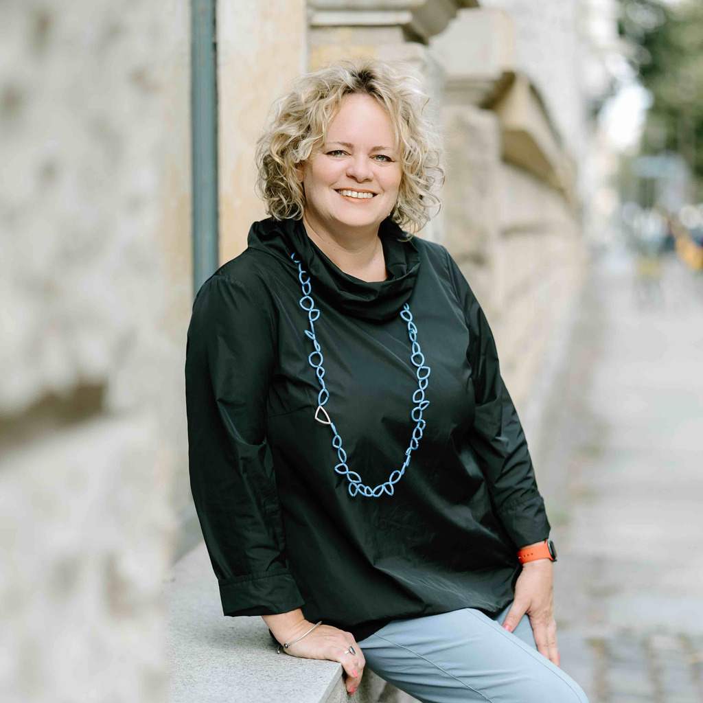 Jana Benn Sr. Recruiting Manager EMEA Operations Amazon XING