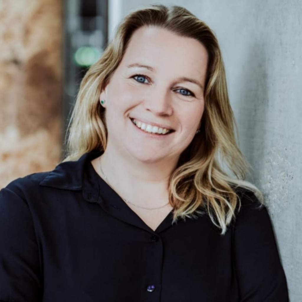 Claudia Uhrig Sachbearbeiter Collection Management Daimler Truck Financial Services
