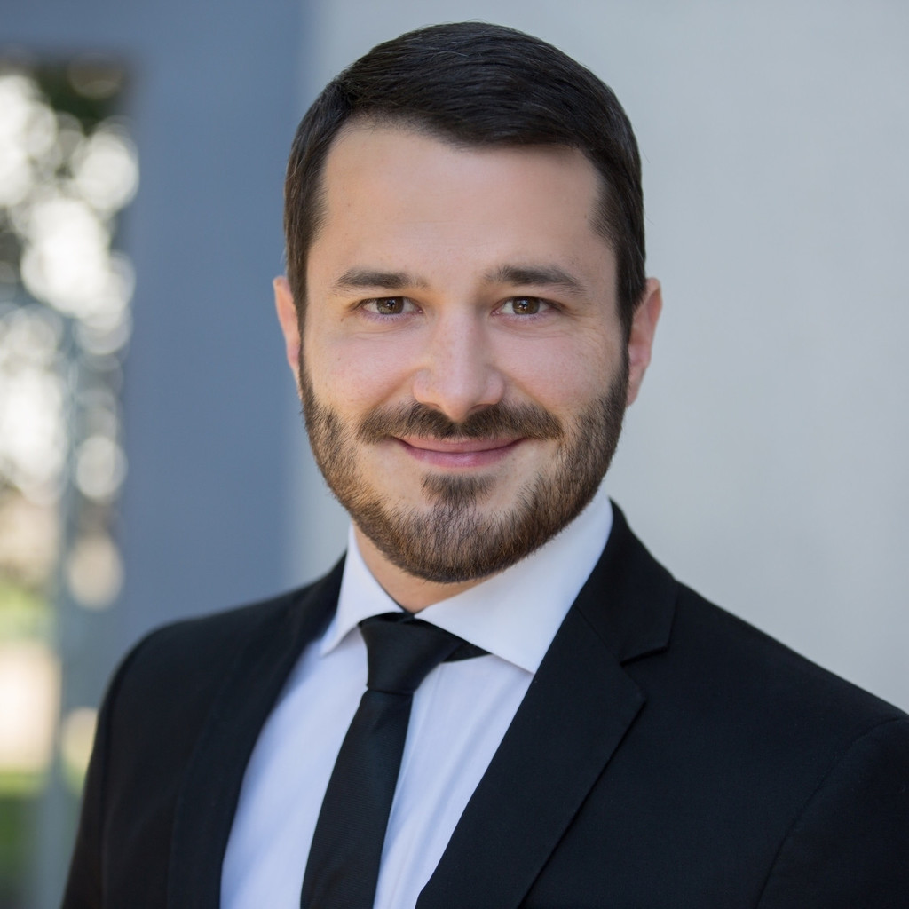 Benjamin Flückiger Warenhausdirektor Manor AG XING