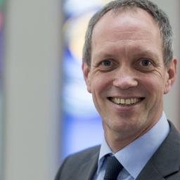 Dr. Andreas Löw