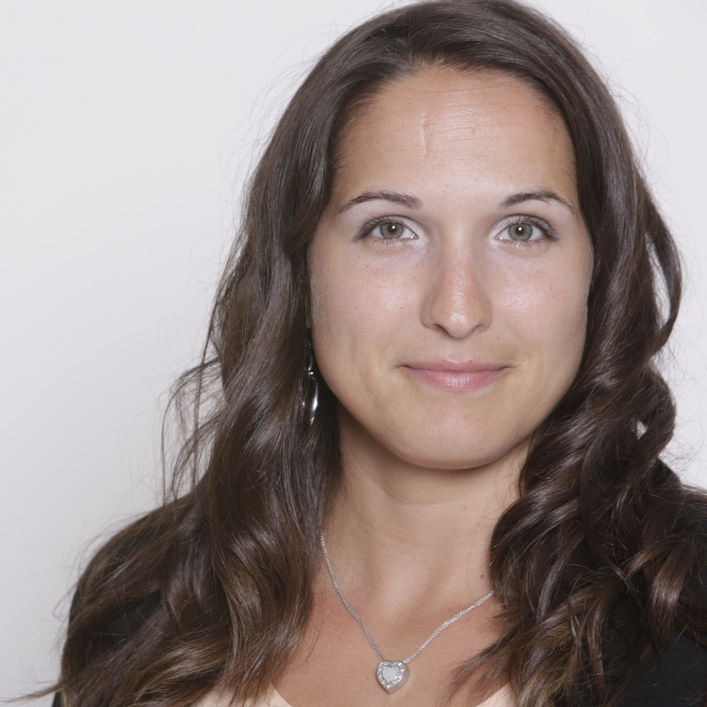 Johanna Roth - Bewertungs-Managerin Produktlinienübergreifend - BMW ...