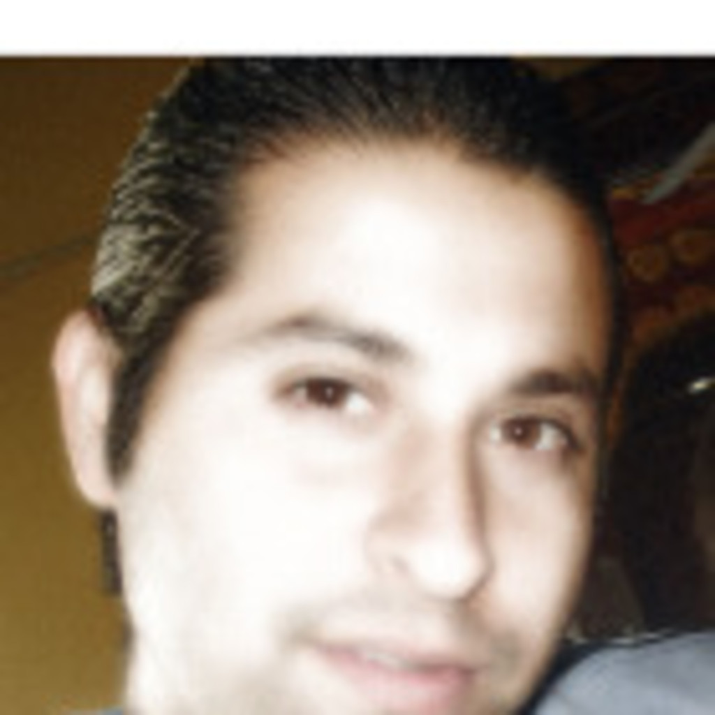 Christian Guzman I. Director y Diseñador Grafico Becreative XING