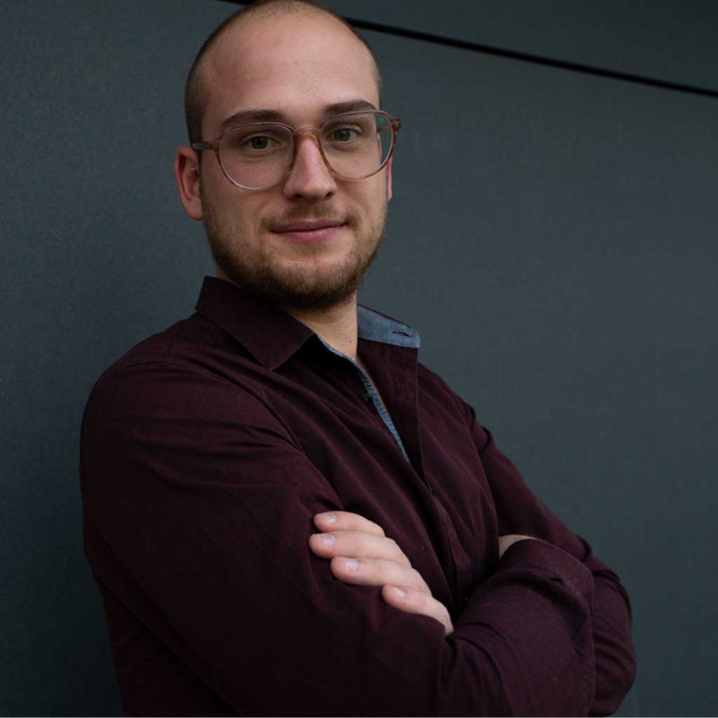 Felix Michael Senior Editor quattromedia GmbH XING