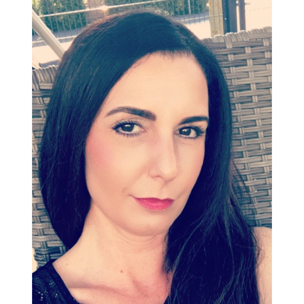 Nataša Neloska Assistent Store Manager Parfümerie Douglas GmbH