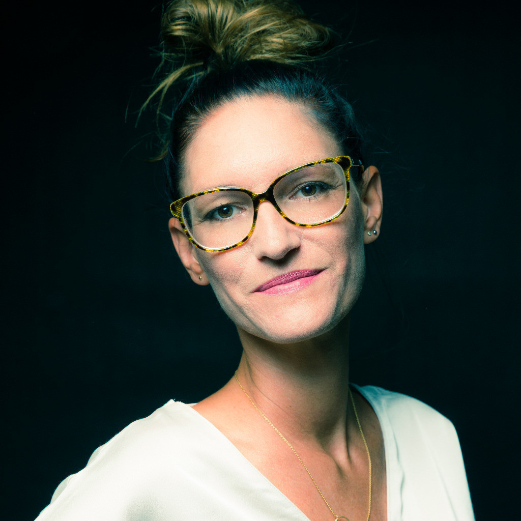 Nadine Mandry Produktmanager C&A XING