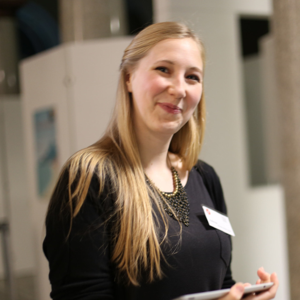 Julia Hasubick Teamleitung einer Fachbibliothek