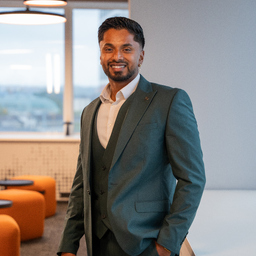 Dennis Diviniyathasan