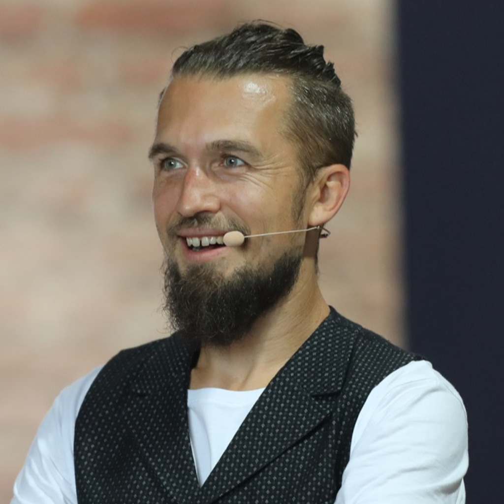 Tobias Conrad Founder SPEAK CLUB XING