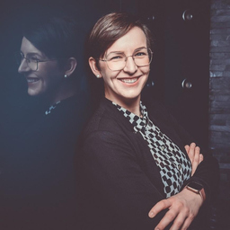 Lucie Penelope Viehl