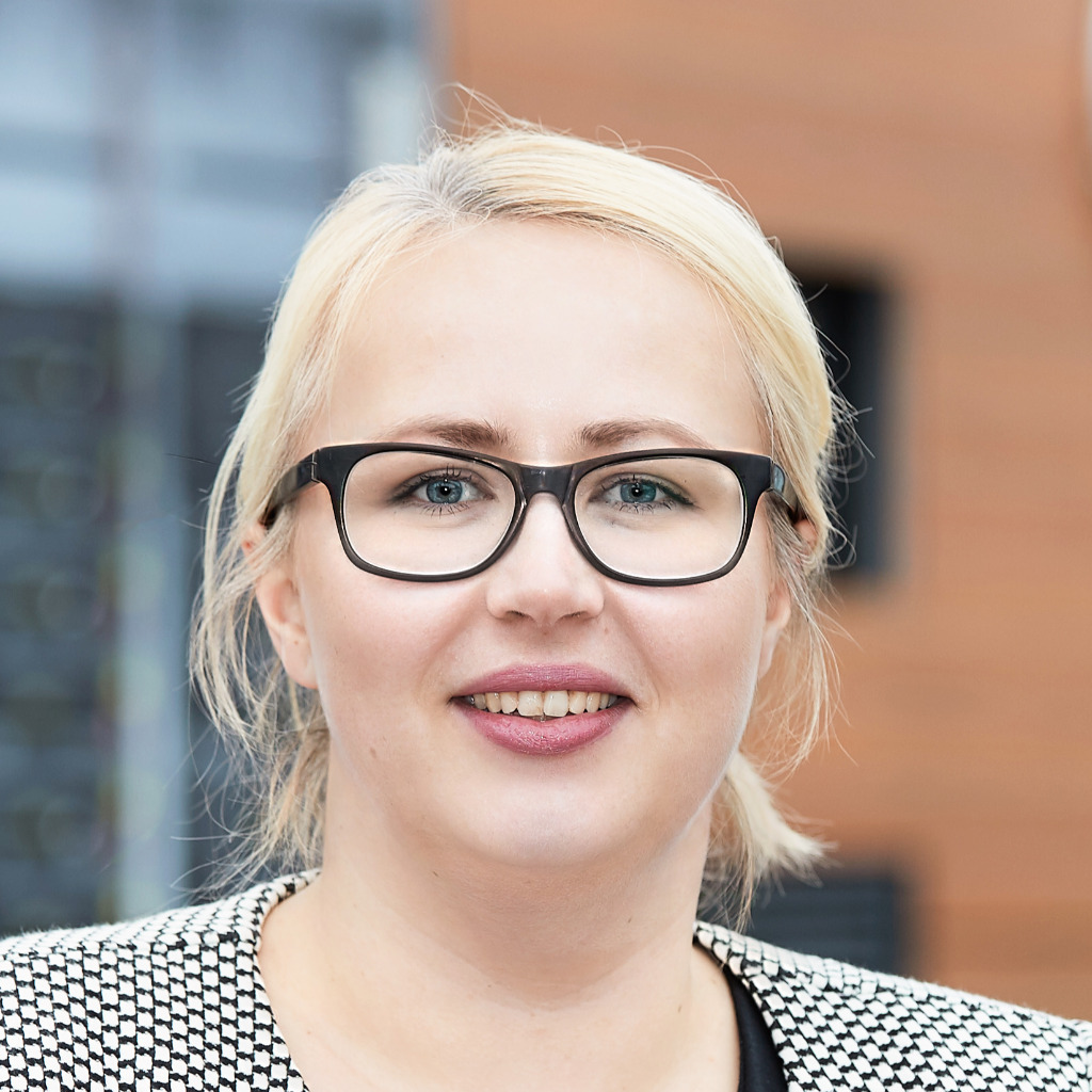 Claudia Lorenz Projektmanagerin Technischer Systemvertrieb /