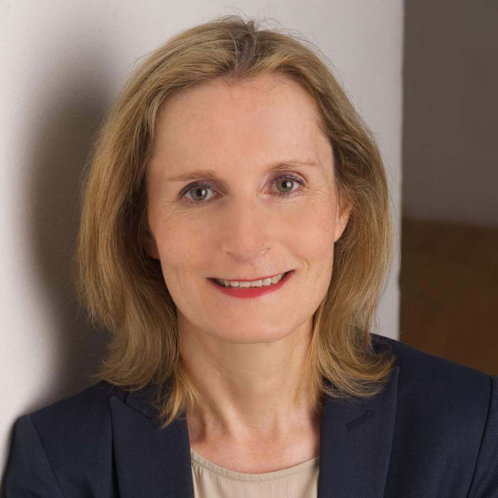 Mag. Ingrid Hofstetter Senior Manager Special Operations (Workout