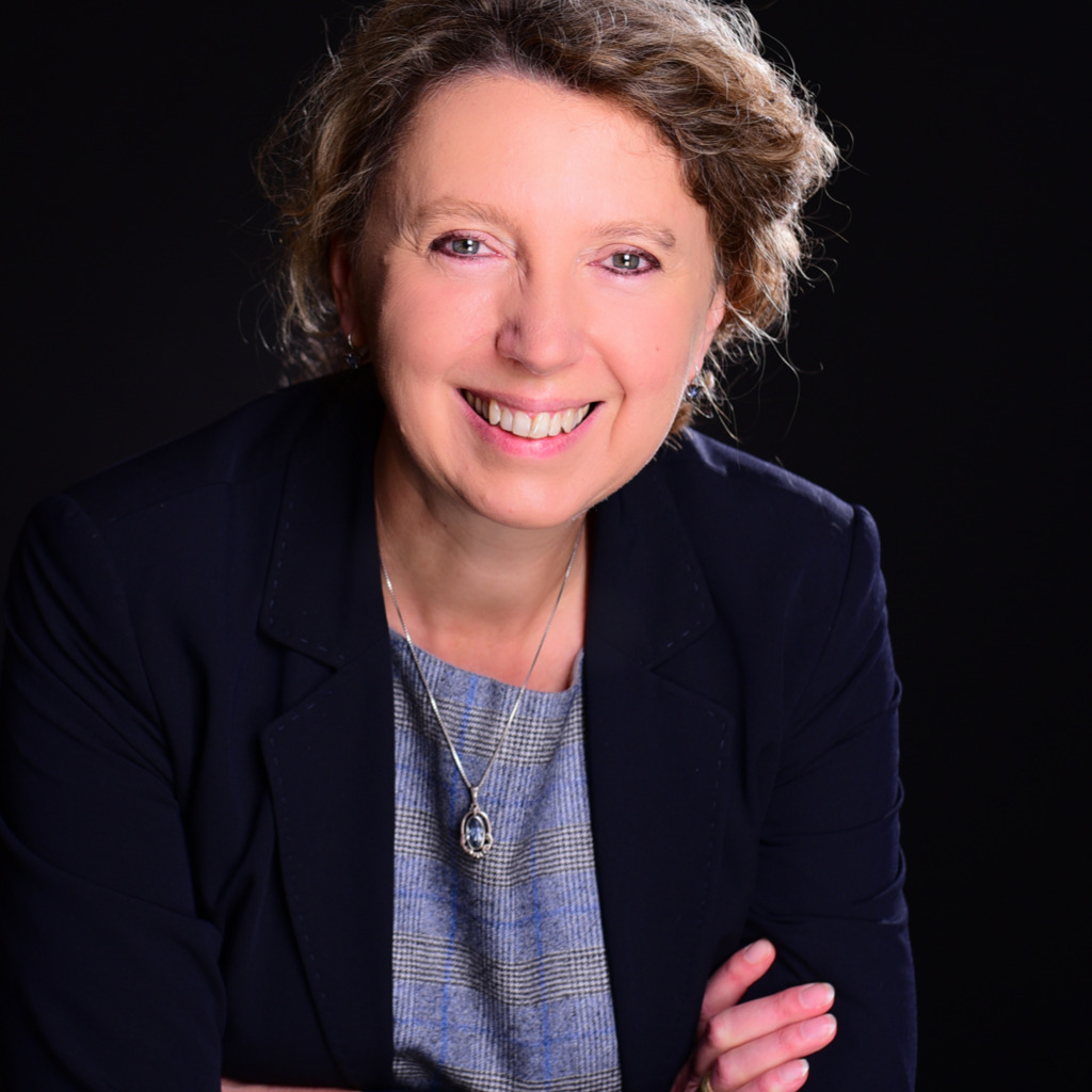 Ines Regionaldirektorin Organisationsaufbau und entwicklung