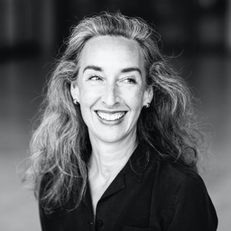 Julia Hinderink