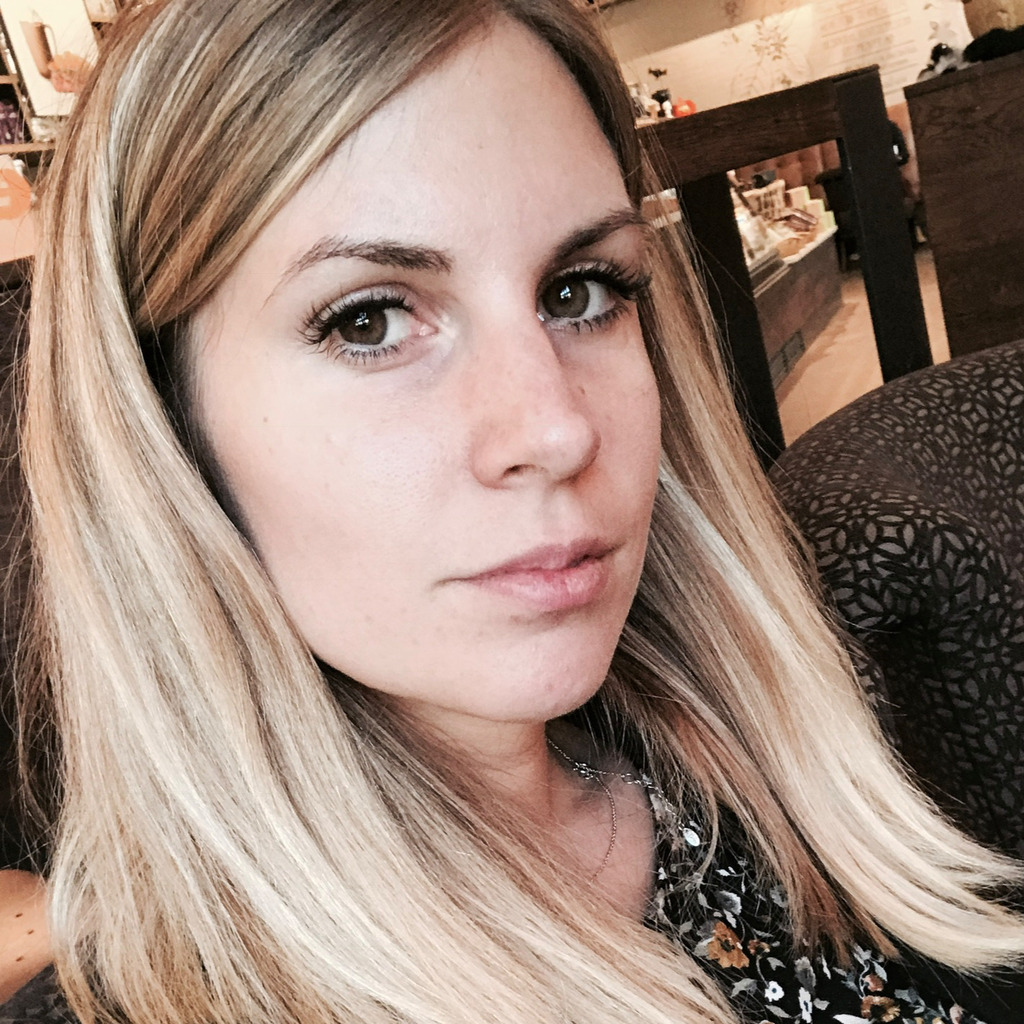 Nora Humbert HR Operations Manager Distran AG XING