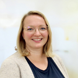 Dr. Julia Straube