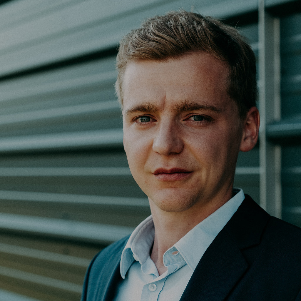 Dr. Eric Spinnräker Manager Ernst & Young Real Estate GmbH XING