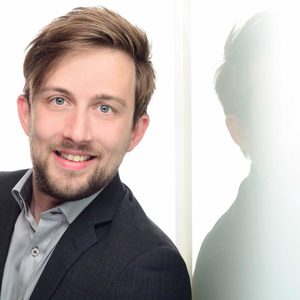 Eric Porsche Room Service Manager/ Bankett Service Manager THE