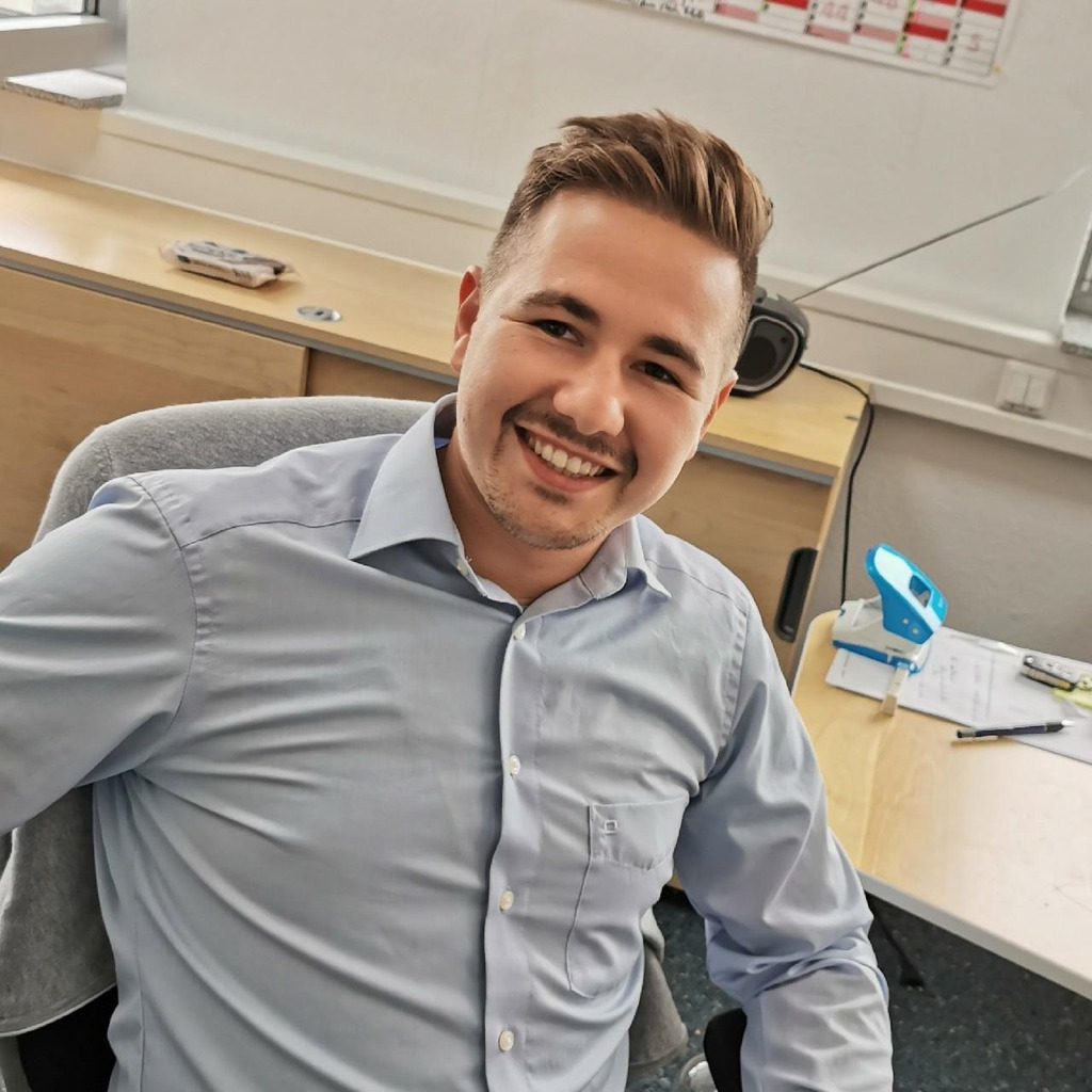 Julien Fechtig Assistenz der Geschäftsführung AIS Alles in Silikon