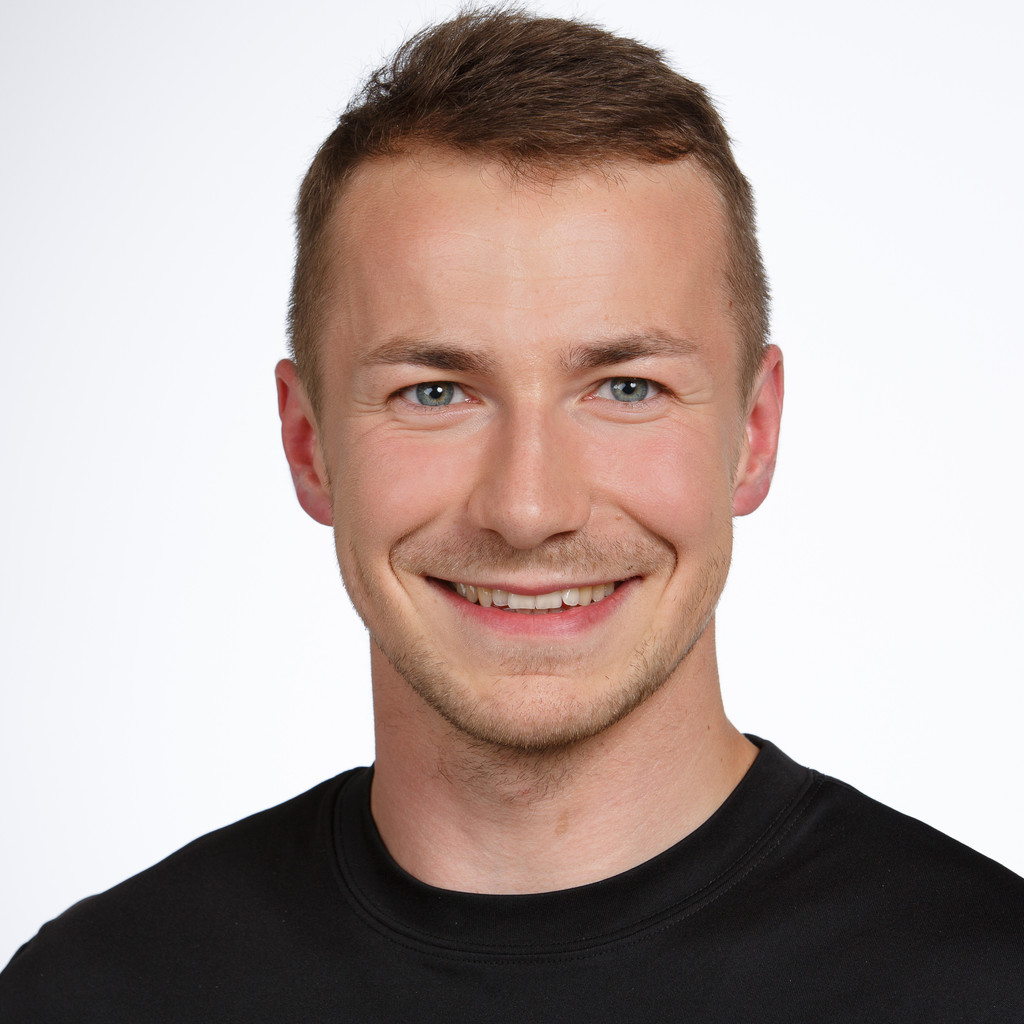 Enrico Haehnel Athletic Trainer Tesla XING