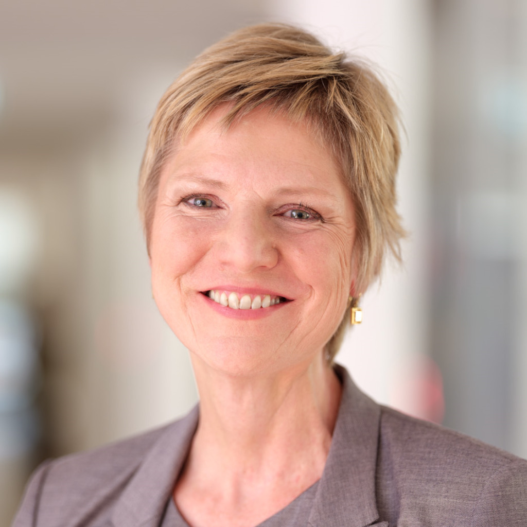 Regina Schmidt EMEA Strategic Projects Director Steelcase AG XING