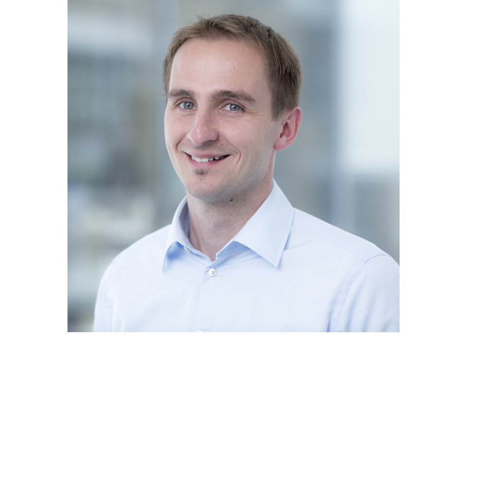 Rocco Strauss - Equity Research Analyst (Internet & Technology)