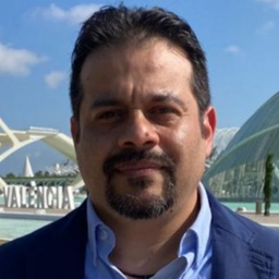 Mag. Carlos Efraín Porto Tapiquén